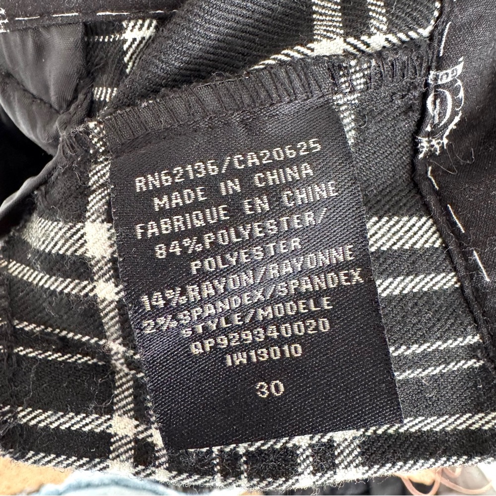 Guess Plaid Black and White Women's Shorts 30 - Picture 6 of 6